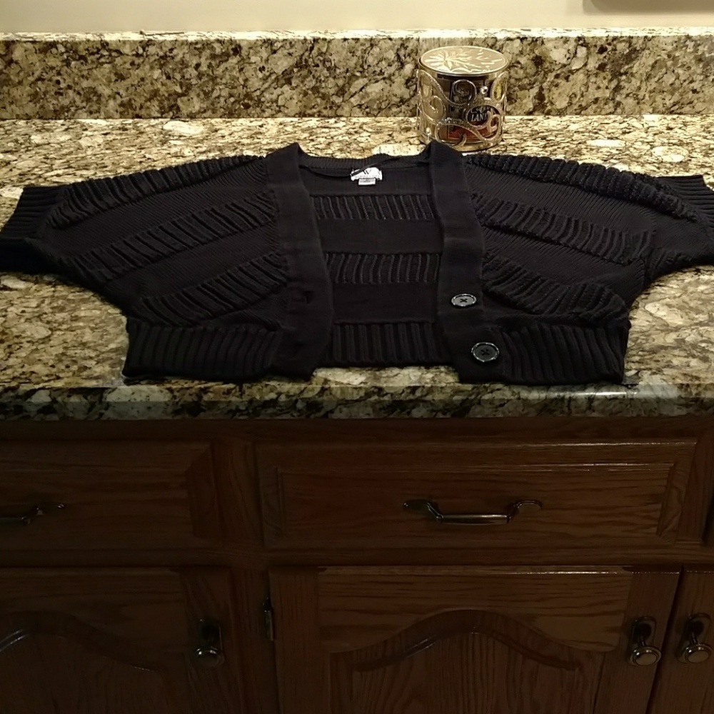 Cute black cropped cardigan NWOT